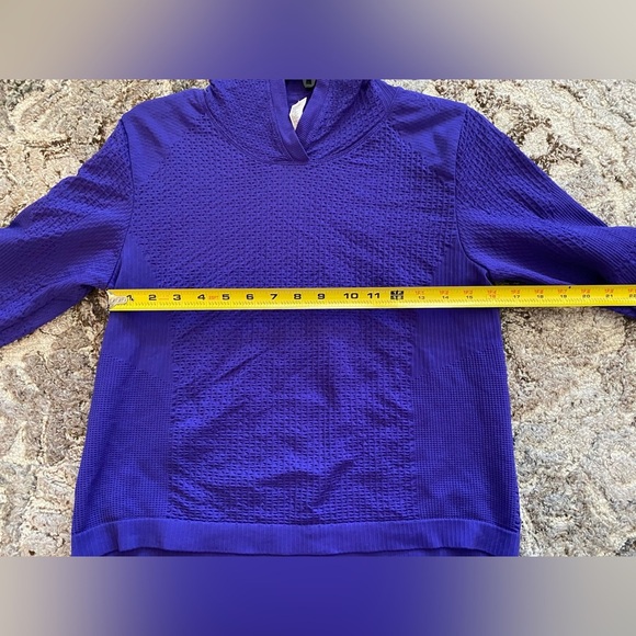 Athleta Women's Crop Hoodie Top Size Large Purple Stretch Textured Knit Athletic - Picture 7 of 7
